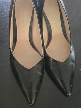 Black pumps